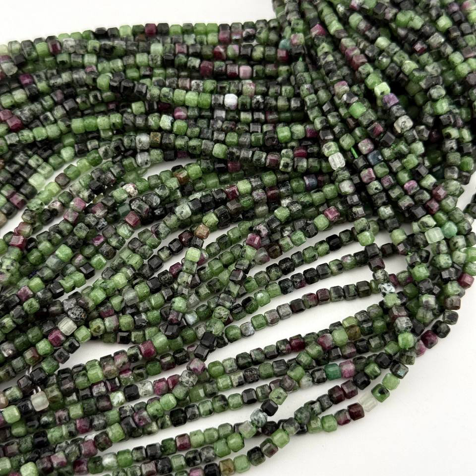 Бусины Циозит АА граненый кубик размер  3,2мм